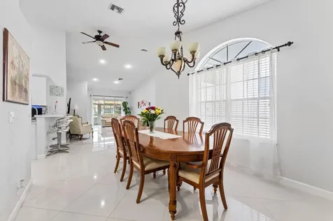 8237 Via Di Veneto Boca Raton FL 33496