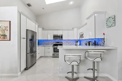 8237 Via Di Veneto Boca Raton FL 33496