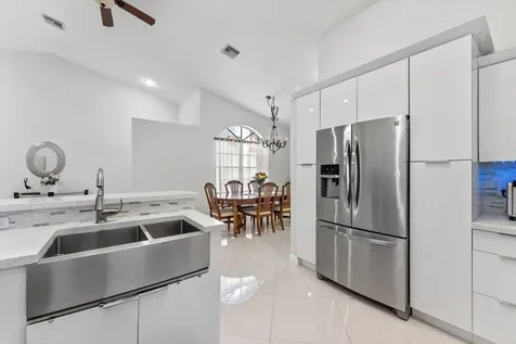 8237 Via Di Veneto Boca Raton FL 33496