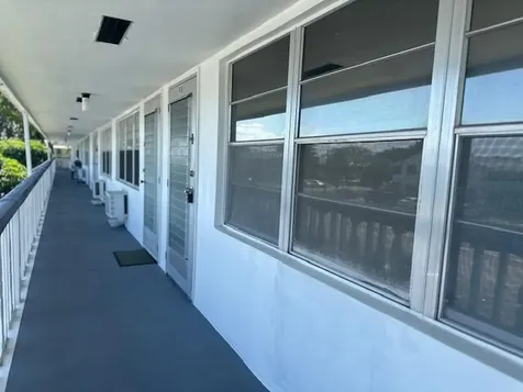 98 E Kingswood West Palm Beach FL 33417