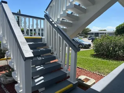 98 E Kingswood West Palm Beach FL 33417