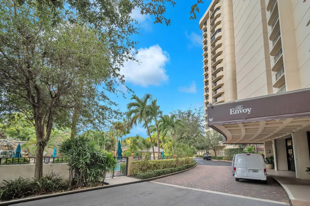 2480 Presidential Way West Palm Beach FL 33401