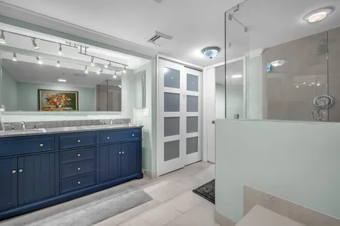 2480 Presidential Way West Palm Beach FL 33401