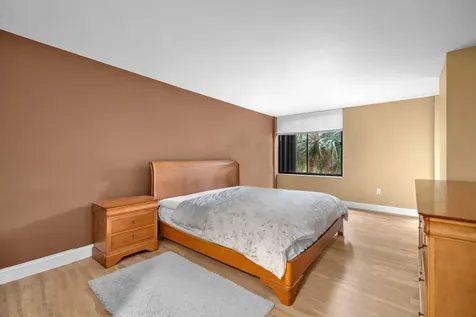 2480 Presidential Way West Palm Beach FL 33401