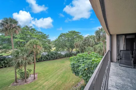 2480 Presidential Way West Palm Beach FL 33401