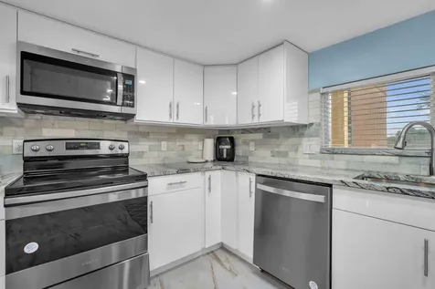 2480 Presidential Way West Palm Beach FL 33401