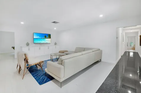 800 Sw 17th Street Boca Raton FL 33486