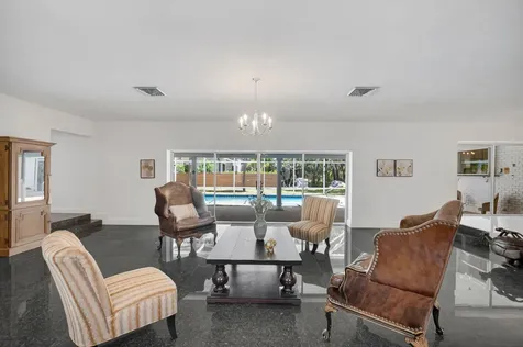 800 Sw 17th Street Boca Raton FL 33486