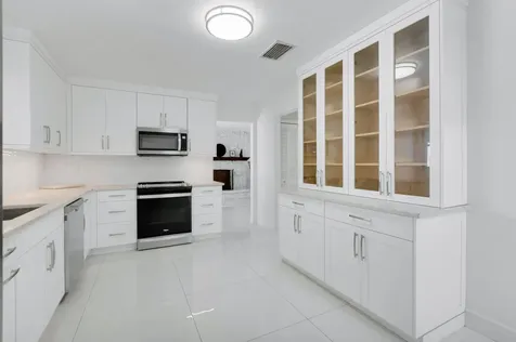 800 Sw 17th Street Boca Raton FL 33486