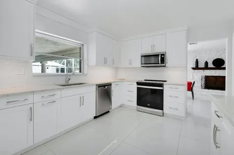 800 Sw 17th Street Boca Raton FL 33486