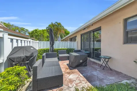 8076 Sweetbriar Way Boca Raton FL 33496