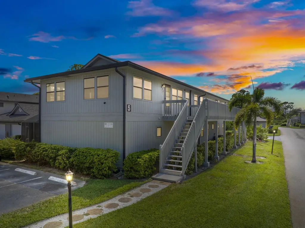 633 Centre Court Vero Beach FL 32962