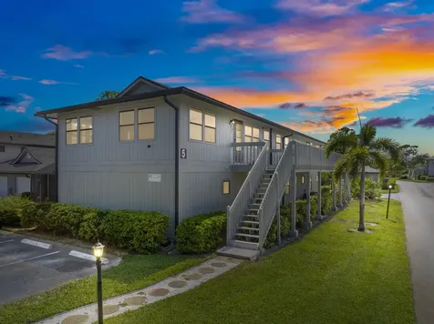 633 Centre Court Vero Beach FL 32962