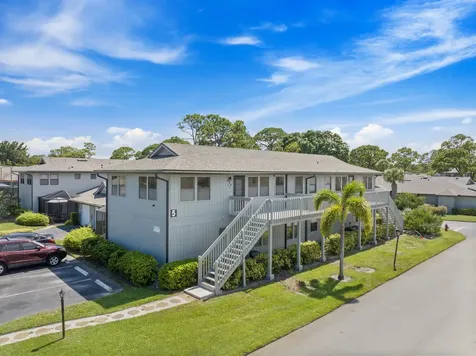 633 Centre Court Vero Beach FL 32962