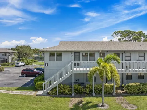 633 Centre Court Vero Beach FL 32962