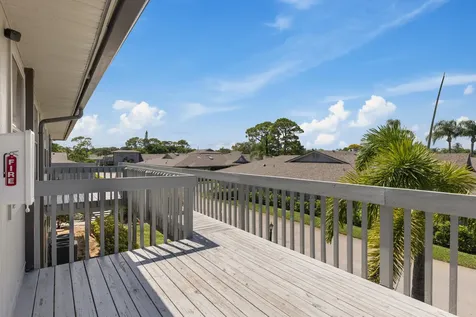 633 Centre Court Vero Beach FL 32962