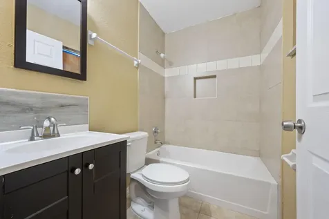 1332 Sw G Belle Glade FL 33430