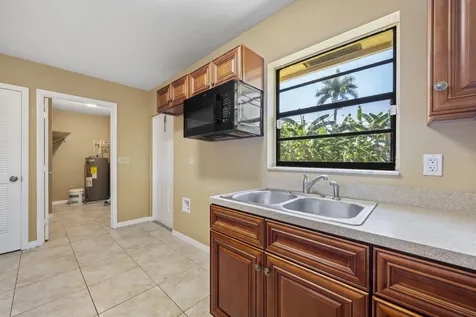 1332 Sw G Belle Glade FL 33430