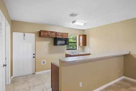 1332 Sw G Belle Glade FL 33430