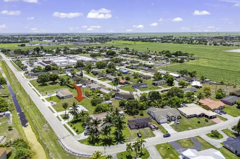 1332 Sw G Belle Glade FL 33430