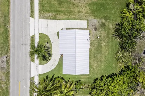 1332 Sw G Belle Glade FL 33430