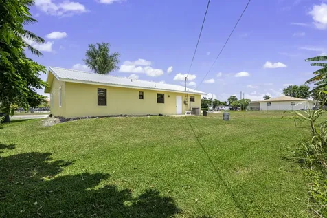 1332 Sw G Belle Glade FL 33430
