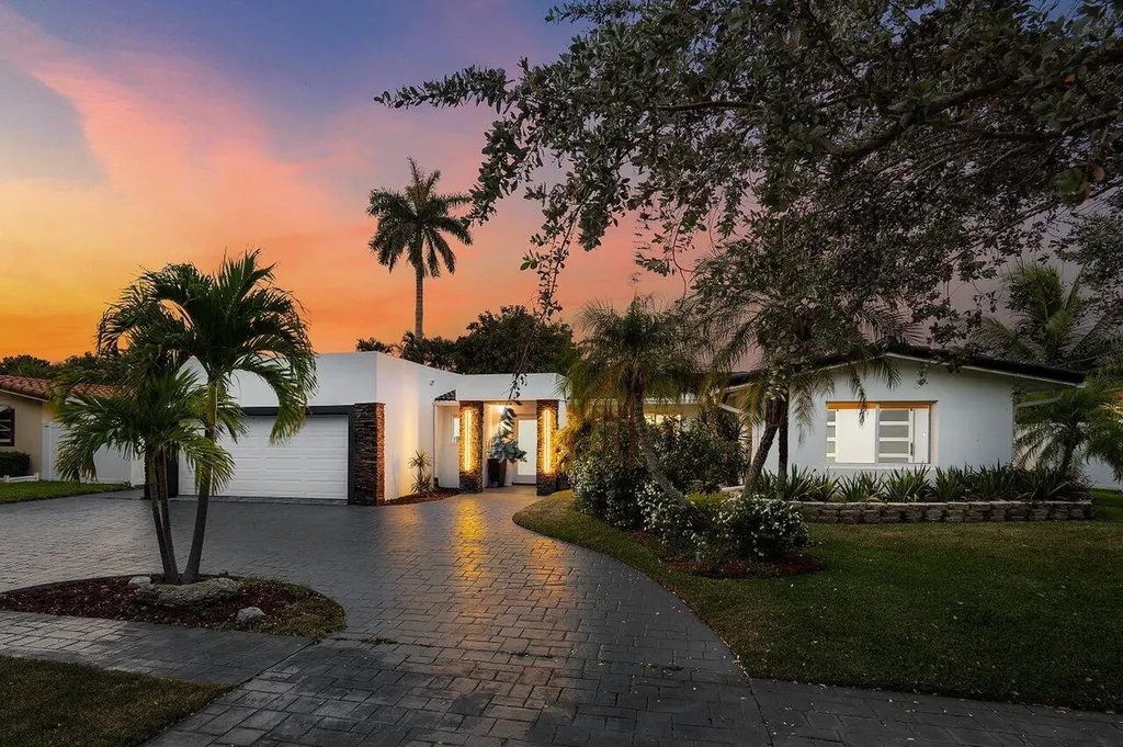 2611 Ne 49 Street Lighthouse Point FL 33064