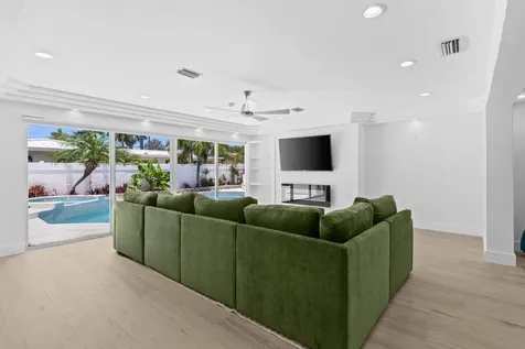 2611 Ne 49 Street Lighthouse Point FL 33064