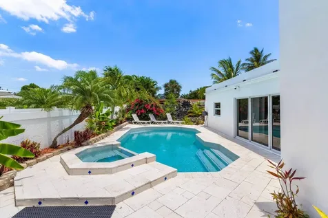 2611 Ne 49 Street Lighthouse Point FL 33064