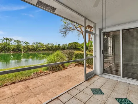 18458 Via Di Sorrento Boca Raton FL 33496