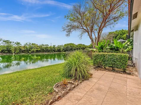 18458 Via Di Sorrento Boca Raton FL 33496