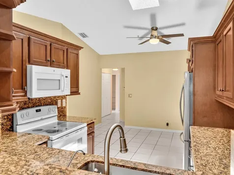 18458 Via Di Sorrento Boca Raton FL 33496