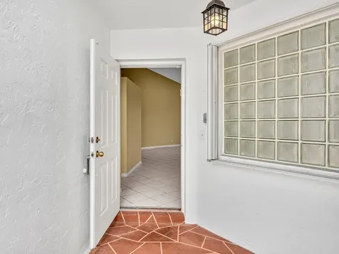 18458 Via Di Sorrento Boca Raton FL 33496