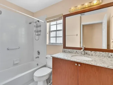18458 Via Di Sorrento Boca Raton FL 33496