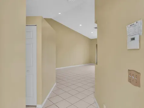 18458 Via Di Sorrento Boca Raton FL 33496