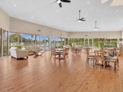 18458 Via Di Sorrento Boca Raton FL 33496