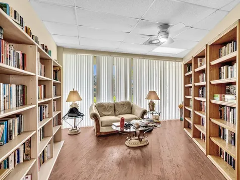 18458 Via Di Sorrento Boca Raton FL 33496