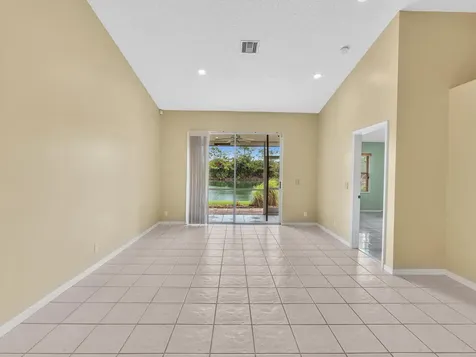 18458 Via Di Sorrento Boca Raton FL 33496