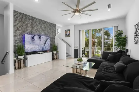 4021 Nw 18th Way Boca Raton FL 33431