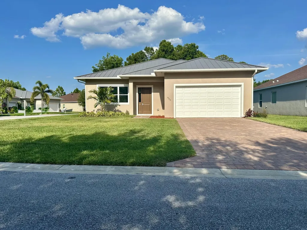 660 Ne Moss Rose Place Port Saint Lucie FL 34983