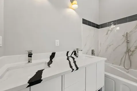 660 Ne Moss Rose Place Port Saint Lucie FL 34983
