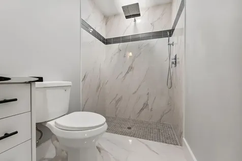 660 Ne Moss Rose Place Port Saint Lucie FL 34983