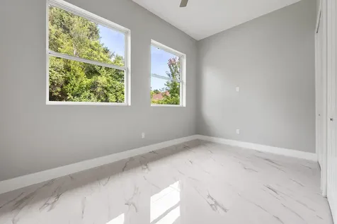 660 Ne Moss Rose Place Port Saint Lucie FL 34983
