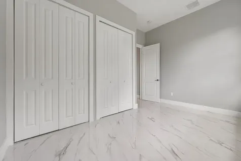 660 Ne Moss Rose Place Port Saint Lucie FL 34983