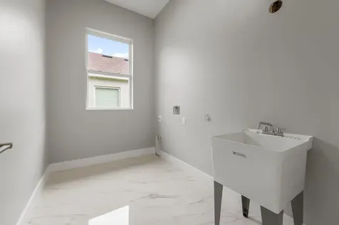 660 Ne Moss Rose Place Port Saint Lucie FL 34983