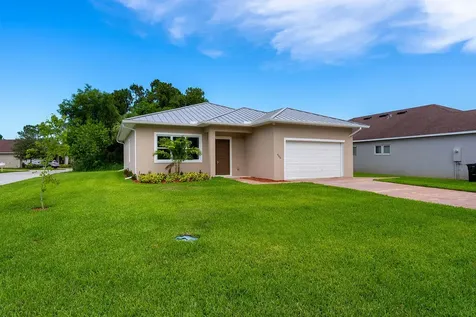 660 Ne Moss Rose Place Port Saint Lucie FL 34983