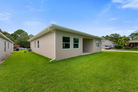 660 Ne Moss Rose Place Port Saint Lucie FL 34983