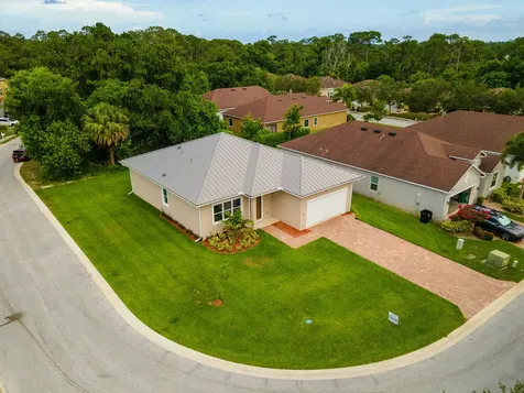 660 Ne Moss Rose Place Port Saint Lucie FL 34983