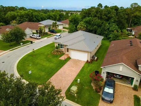660 Ne Moss Rose Place Port Saint Lucie FL 34983