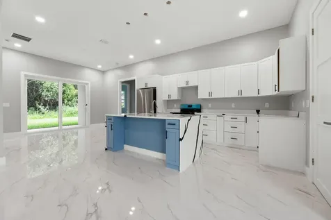 660 Ne Moss Rose Place Port Saint Lucie FL 34983